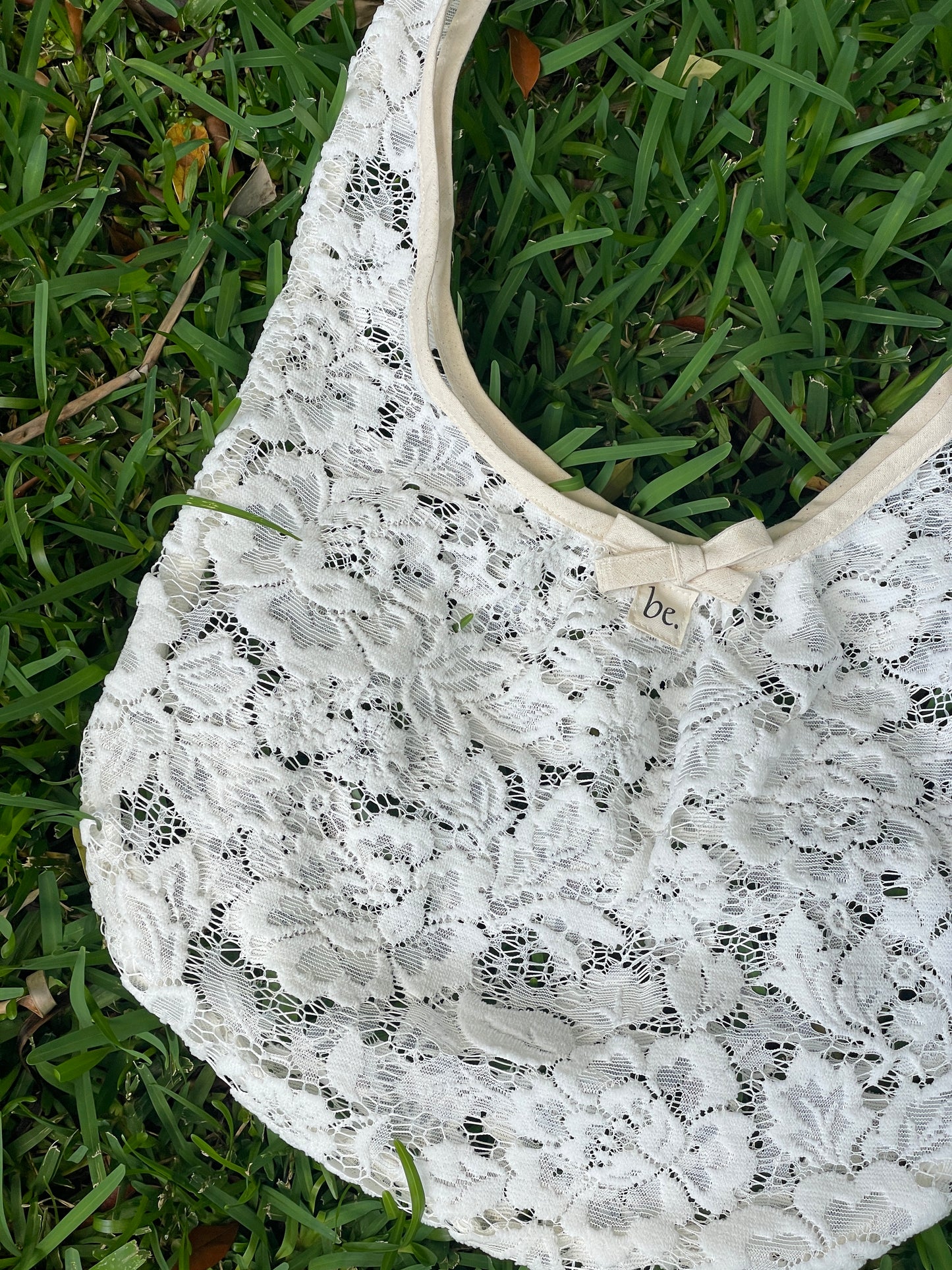 be. bag (textured flower)